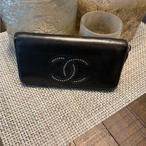 CHANEL Black Leather Zip Wallet